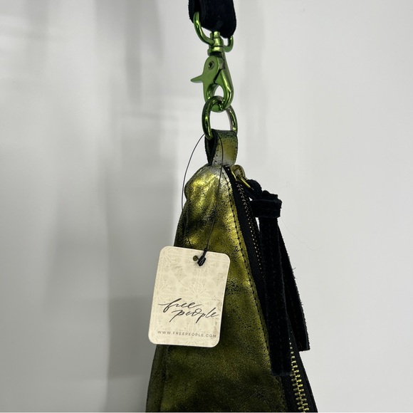 Free People Sparta Green Metallic Leather Oversized Large Crescent Sling Bag NWT - Picture 4 of 7
